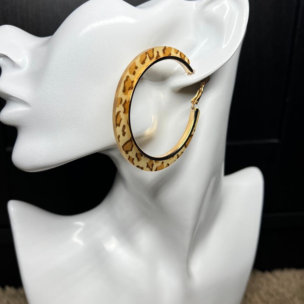 Leopard-print enamel hoop earrings Light Brown animal print fashion Jewelry
